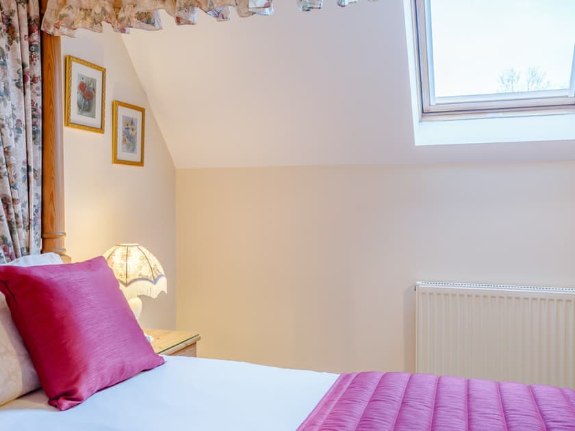 Four Poster bedroom | Rafters Barn - Thorpland Manor Barns, Runcton Holme
