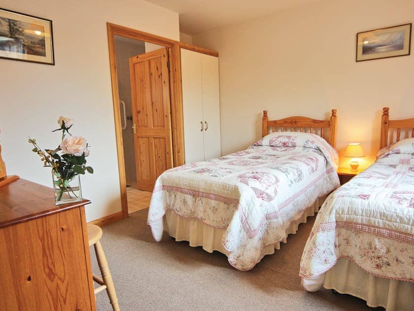 Twin bedroom | Bridle Cottage - The Court, Hentland, Ross-on-Wye 