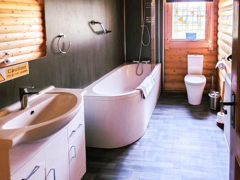 Bathroom | Ardle Lodge, Enochdhu, near Pitlochy