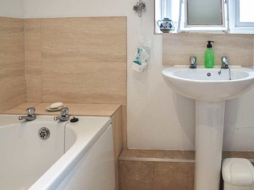 Bathroom | Cricketers Cottage, Holme-next-the-Sea