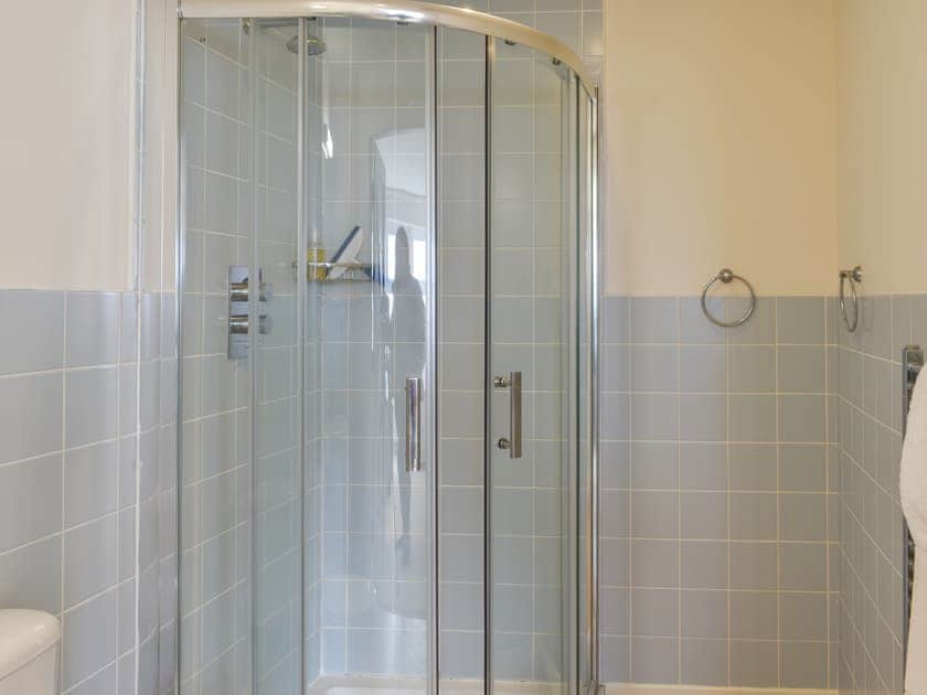 En-suite | Craig Llydan, Rhosneigr