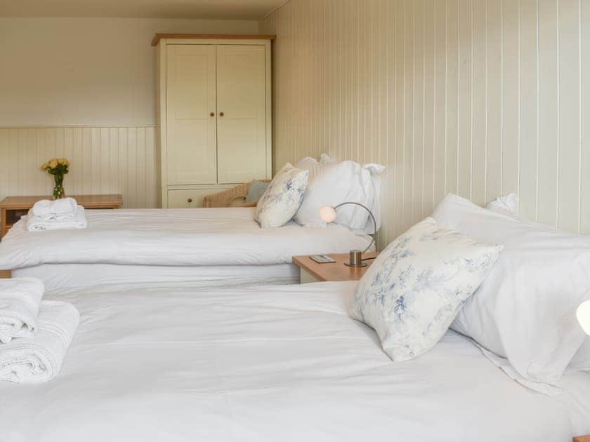 Twin bedroom | Craig Llydan, Rhosneigr