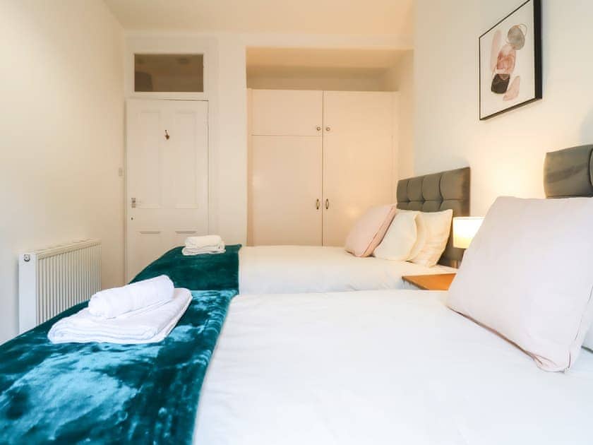 Twin bedroom | Largs Coastal Apartment, Largs, near Skelmorlie