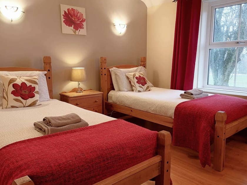 Twin bedroom | The Farmhouse - Cotterill Farm, Biggin by Hartington, near Buxton