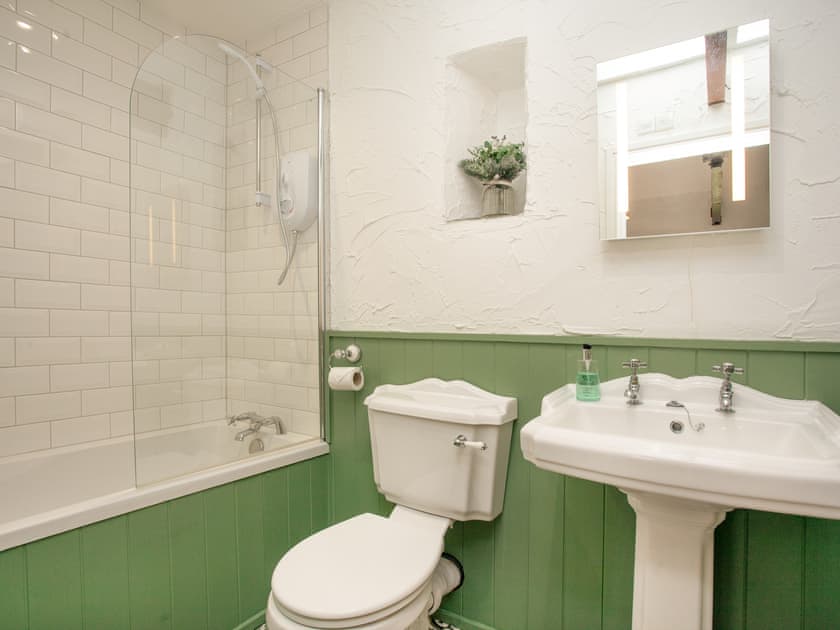 En-suite | Daisy Cottage - The Old Mill Cottages, Marldon, near Paignton