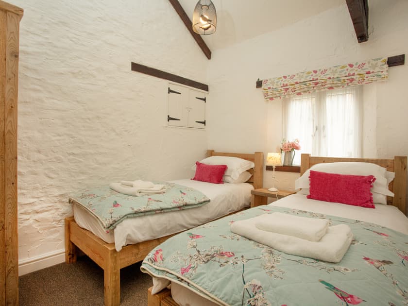 Twin bedroom | Daisy Cottage - The Old Mill Cottages, Marldon, near Paignton