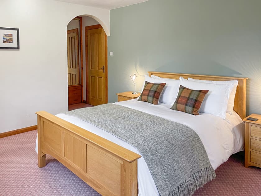 King Sized Bedroom | Innish - Innish Holidays, Clachan Seil