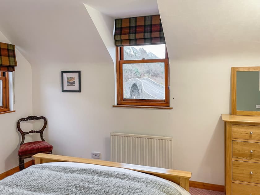 King Sized Bedroom | Innish - Innish Holidays, Clachan Seil