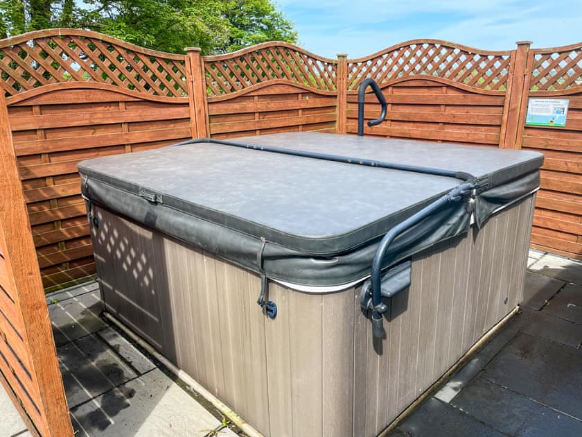 Hot tub | Wheel - Canllefaes Cottages, Penparc