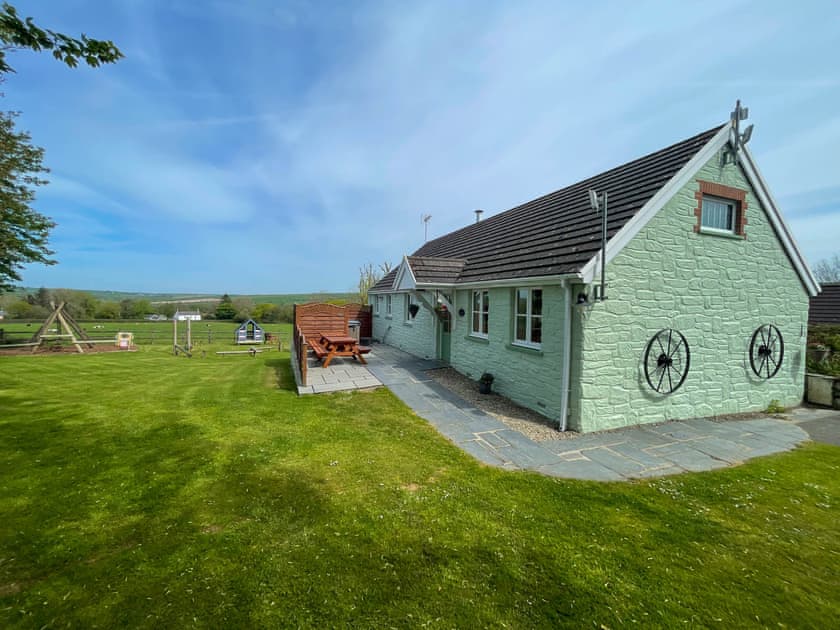 Exterior | Wheel - Canllefaes Cottages, Penparc