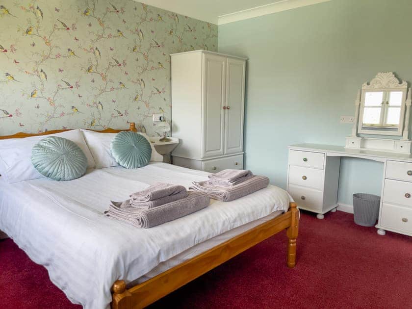 Double bedroom | Ty-Coed - Canllefaes Cottages, Penparc