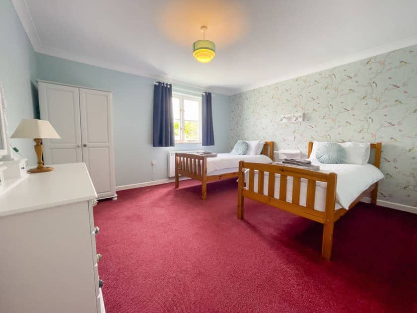 Twin bedroom | Ty-Coed - Canllefaes Cottages, Penparc