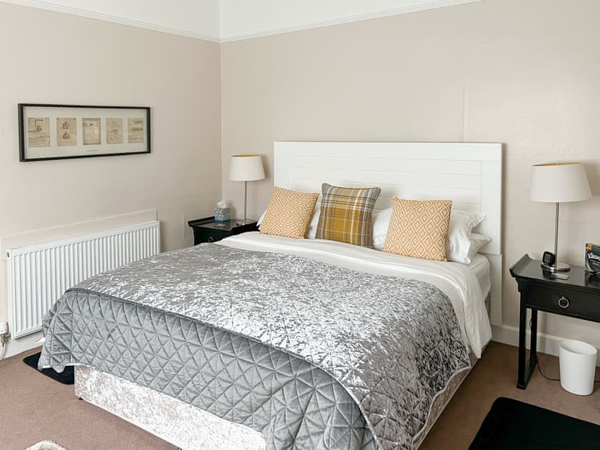 Double bedroom | The Wee Cottage - The Wee Places, Dunfermline