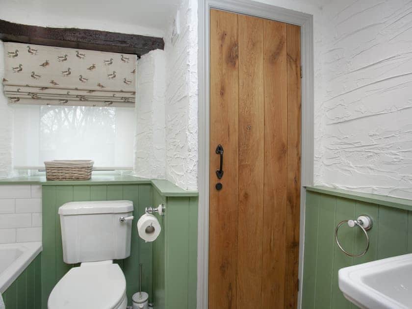En-suite | The Old Mill - The Old Mill Cottages, Marldon, near Paignton