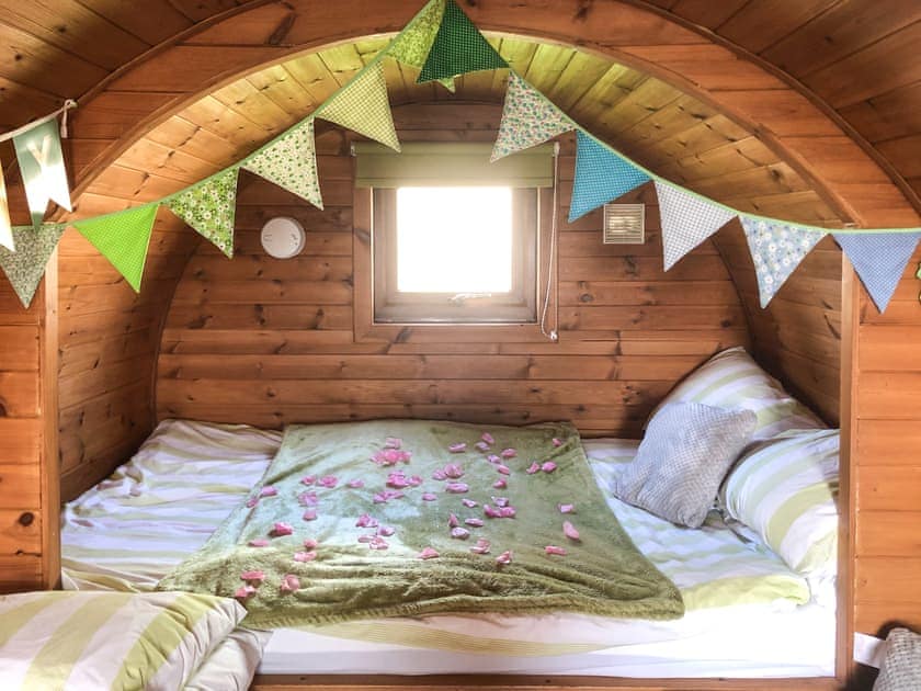Double bunk sleeping and single bed if required | Rivendell Glamping Pod - Well Farm Holiday Cottages, Holsworthy, near Launceston