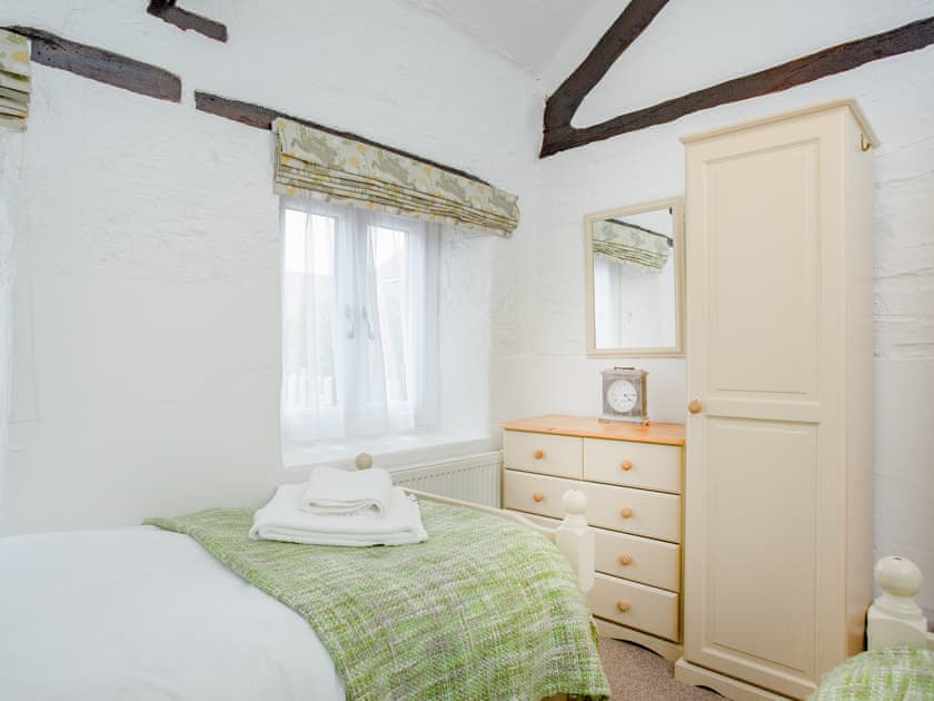 Twin bedroom | Mill Cottage - The Old Mill Cottages, Marldon, near Paignton