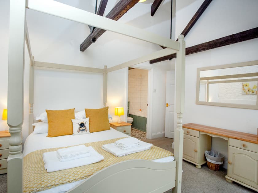 Four Poster bedroom | Rose Cottage - The Old Mill Cottages, Marldon, near Paignton