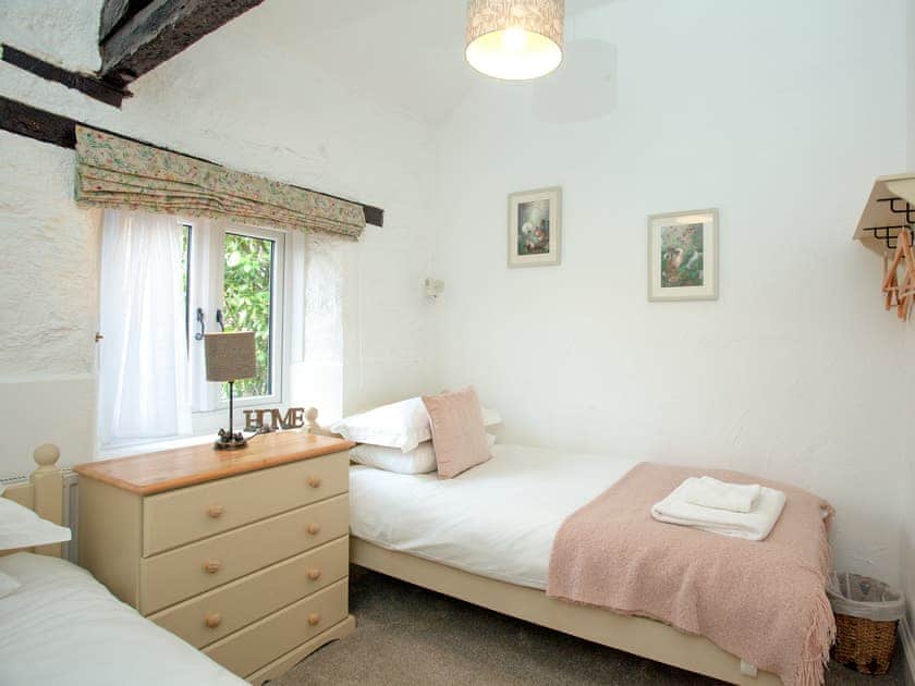 Twin bedroom | Rose Cottage - The Old Mill Cottages, Marldon, near Paignton