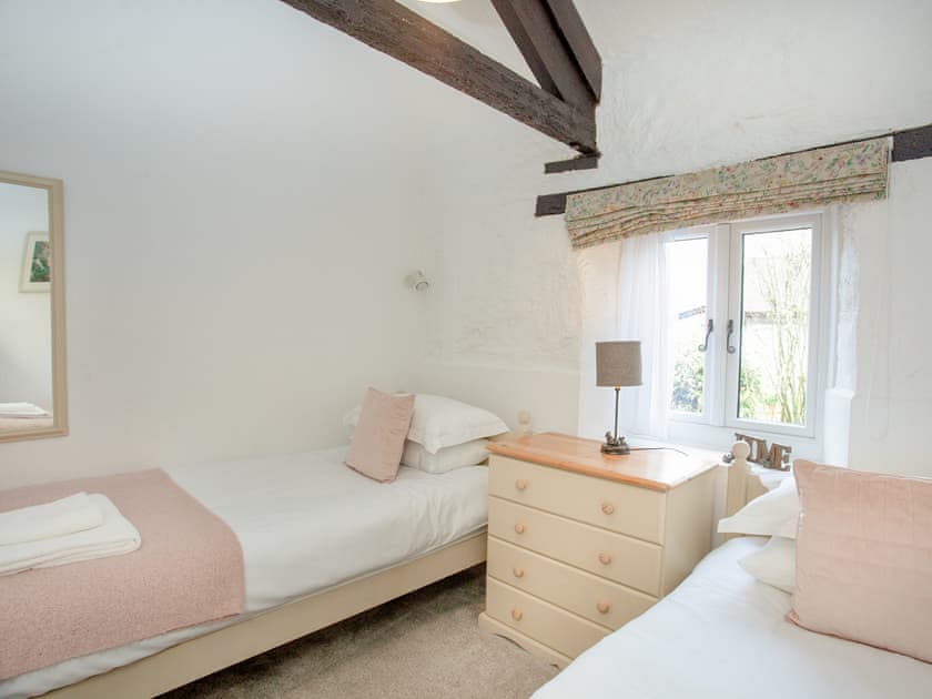 Twin bedroom | Rose Cottage - The Old Mill Cottages, Marldon, near Paignton