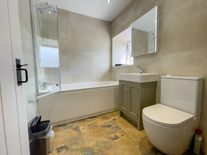 Bathroom | Shippen - Canllefaes Cottages, Penparc