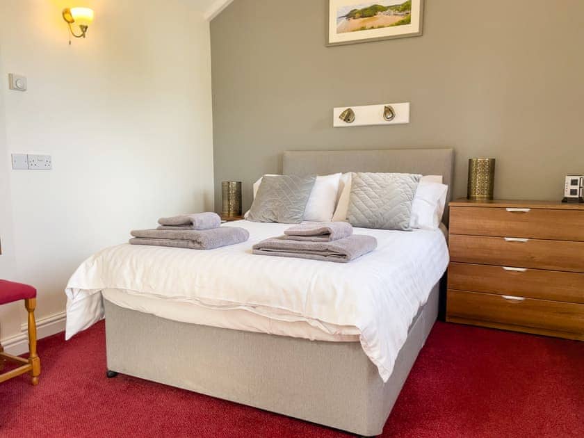 Double bedroom | Pen-y-Bryn - Canllefaes Cottages, Penparc