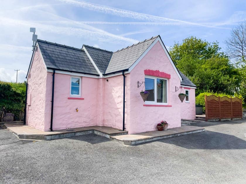Exterior | Pen-y-Bryn - Canllefaes Cottages, Penparc
