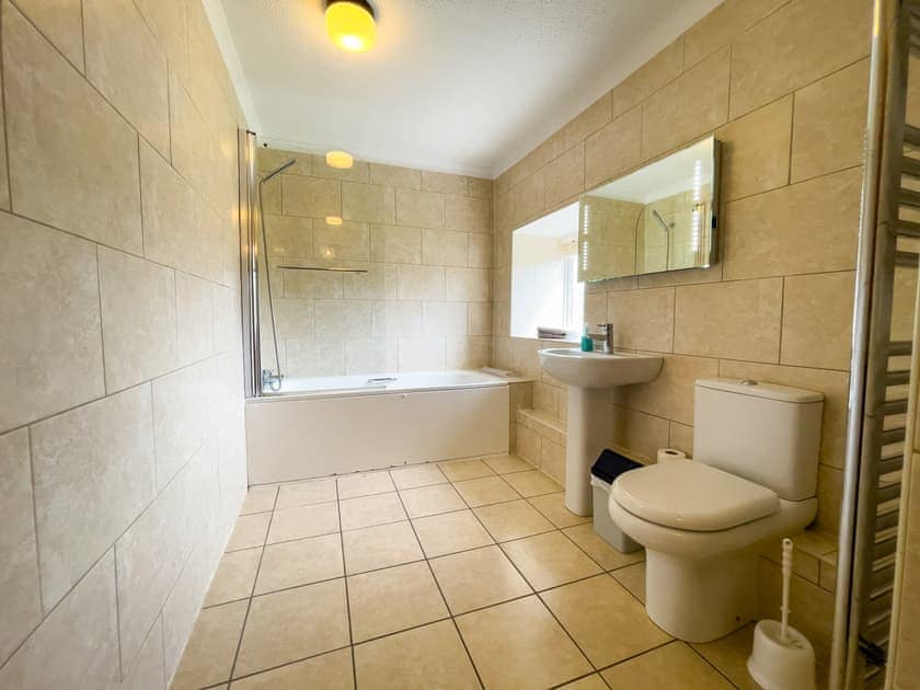 Bathroom | Granary - Canllefaes Cottages, Penparc