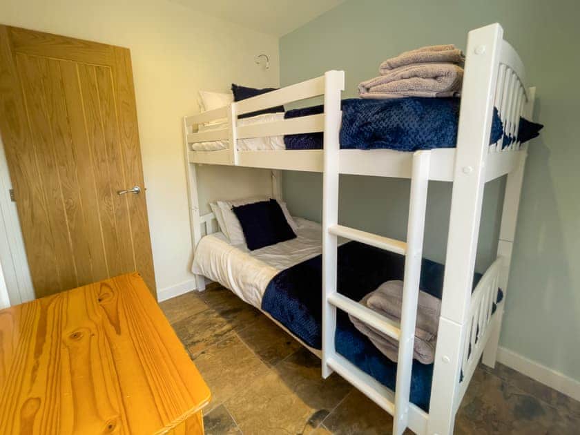Bunk bedroom | Byre - Canllefaes Cottages, Penparc