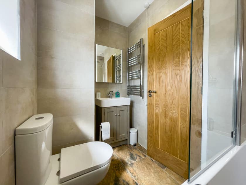 Bathroom | Byre - Canllefaes Cottages, Penparc
