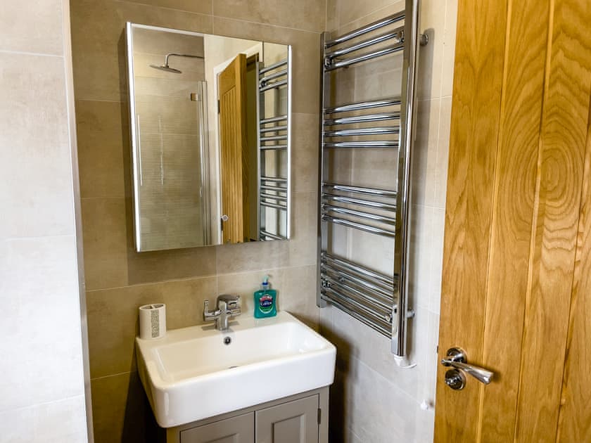 Bathroom | Byre - Canllefaes Cottages, Penparc