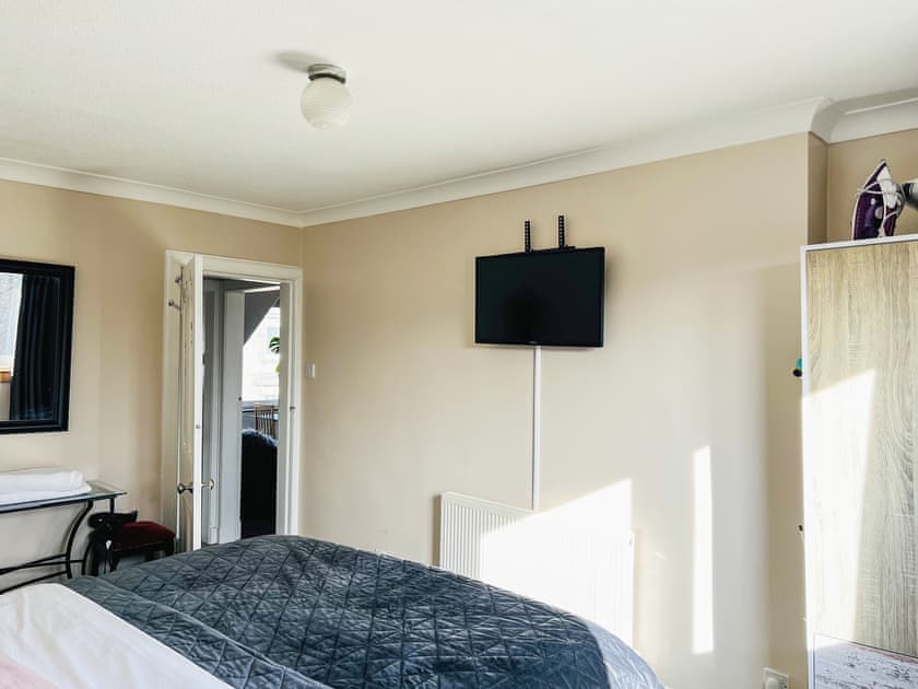 Double bedroom | The Wee Pad - The Wee Places, Dunfermline