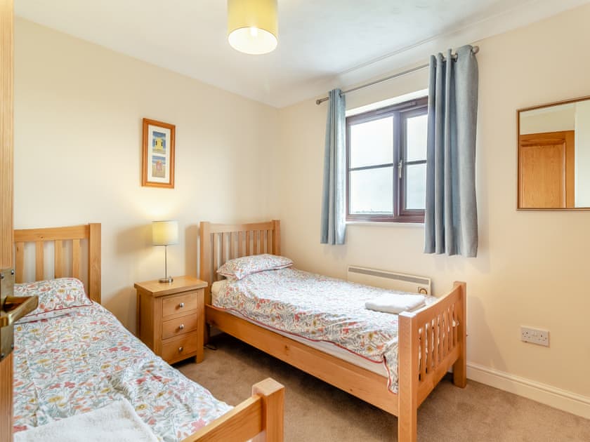 Twin bedroom | Cockleshell Cottage, Sea Palling