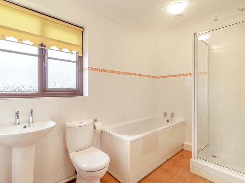 Bathroom | Cockleshell Cottage, Sea Palling