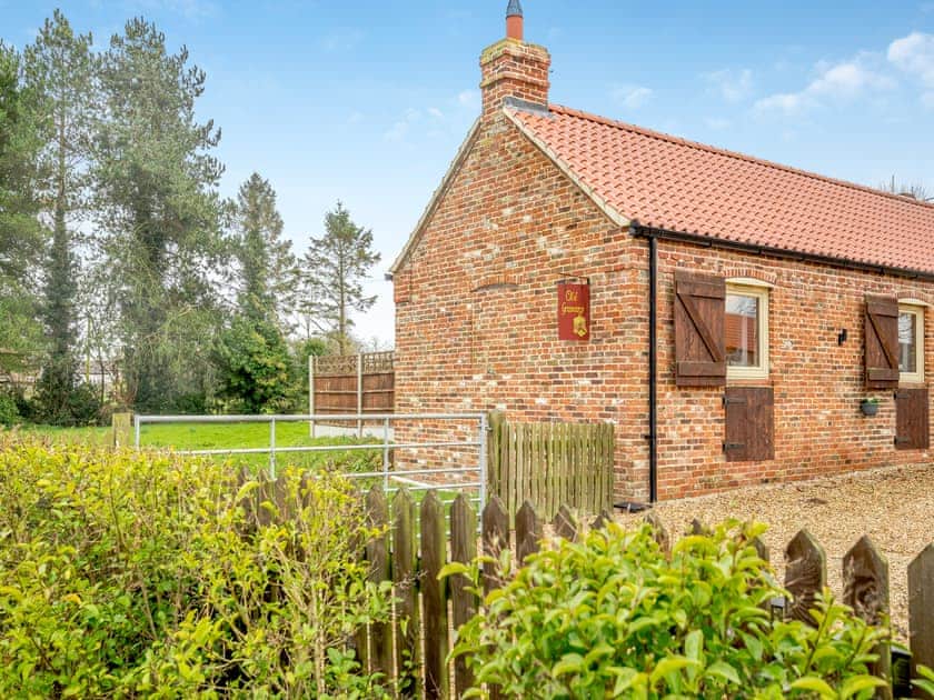 Hot tub | The Old Granary, Sloothby, near Alford
