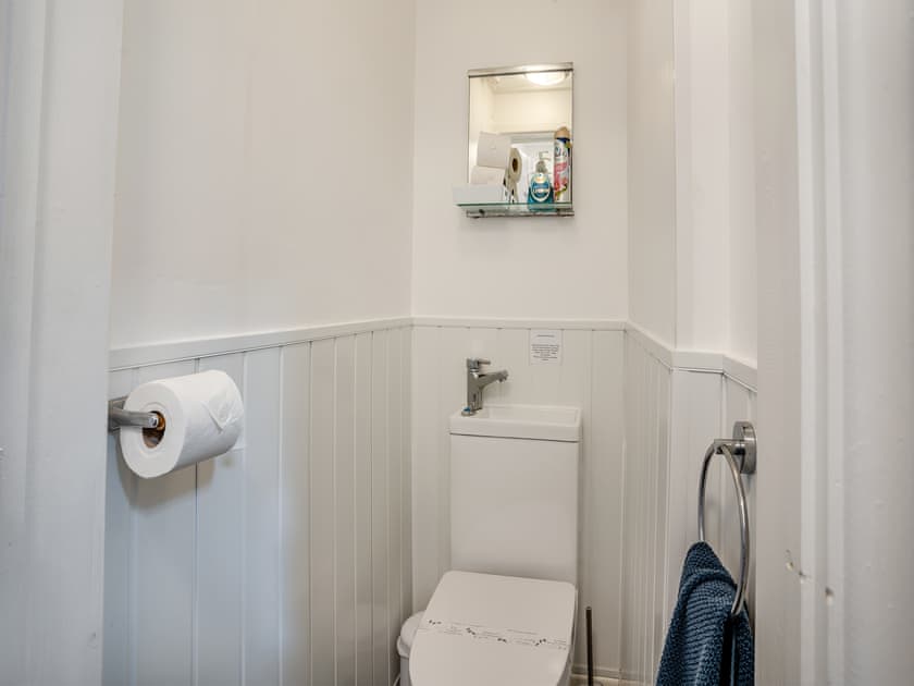 Bathroom | Stable Cottage - Amroth Cottages, Amroth, near Saundersfoot