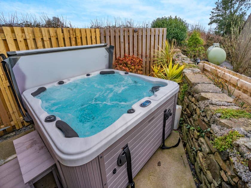 Hot tub | Stable Cottage - Amroth Cottages, Amroth, near Saundersfoot