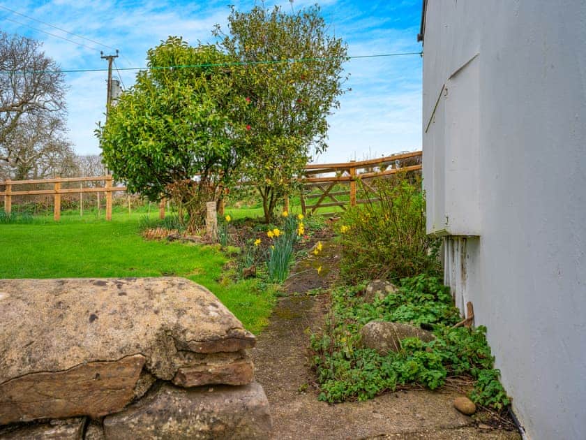 Garden | Stable Cottage - Amroth Cottages, Amroth, near Saundersfoot