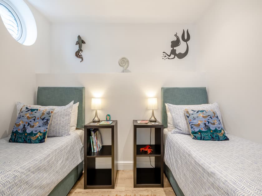 Twin bedroom | Starboard - Two Sails, Brixham