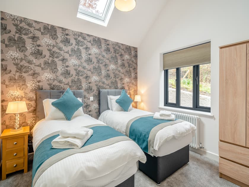 Twin bedroom | The Coach House, Bowness-on-Windermere