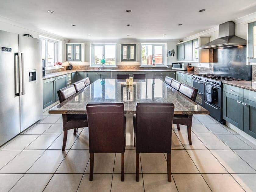 Kitchen/diner | Bunny Meadows, Llangynog, near Llansteffan