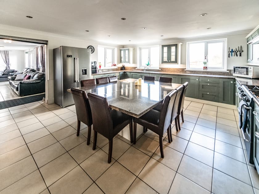 Kitchen/diner | Bunny Meadows, Llangynog, near Llansteffan