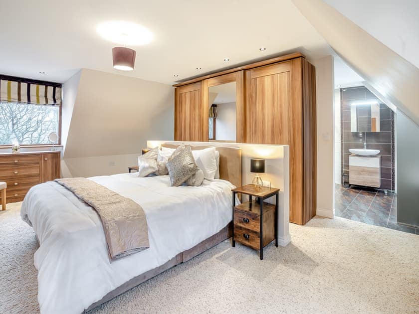 Master superking bedroom  | Wernddu Fechan House - Wernddu Properties, Neath