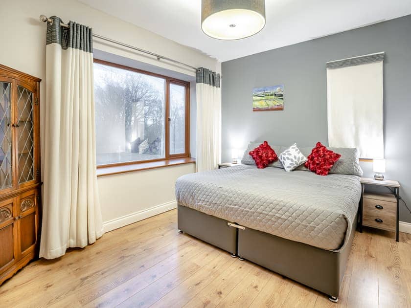 Zip and link superking or 2 single beds. Or room can remain as corner seating/ TV/ Playroom | Wernddu Fechan House - Wernddu Properties, Neath