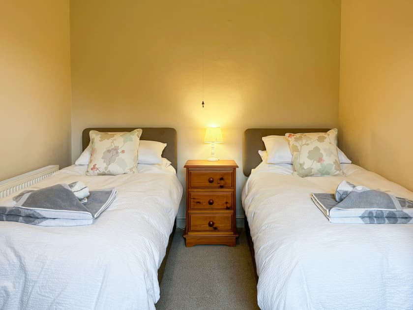 Twin bedroom | Lindum Cottage, Monyash