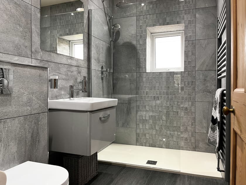 Shower room | Lindum Cottage, Monyash
