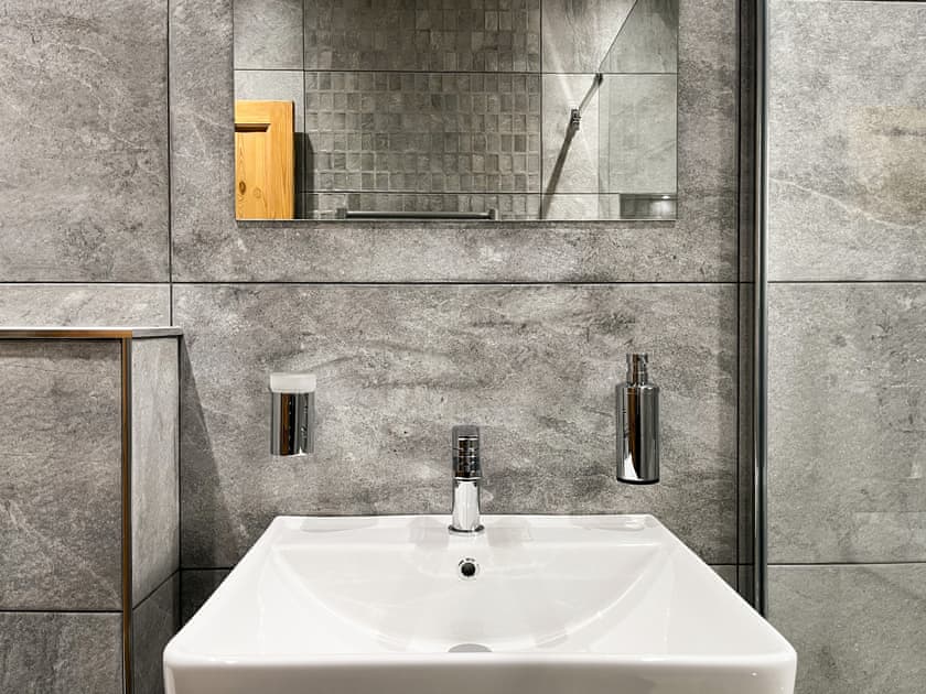 Shower room | Lindum Cottage, Monyash