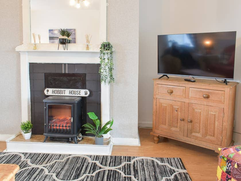 Living room/dining room | Hobbit House, Horncliffe