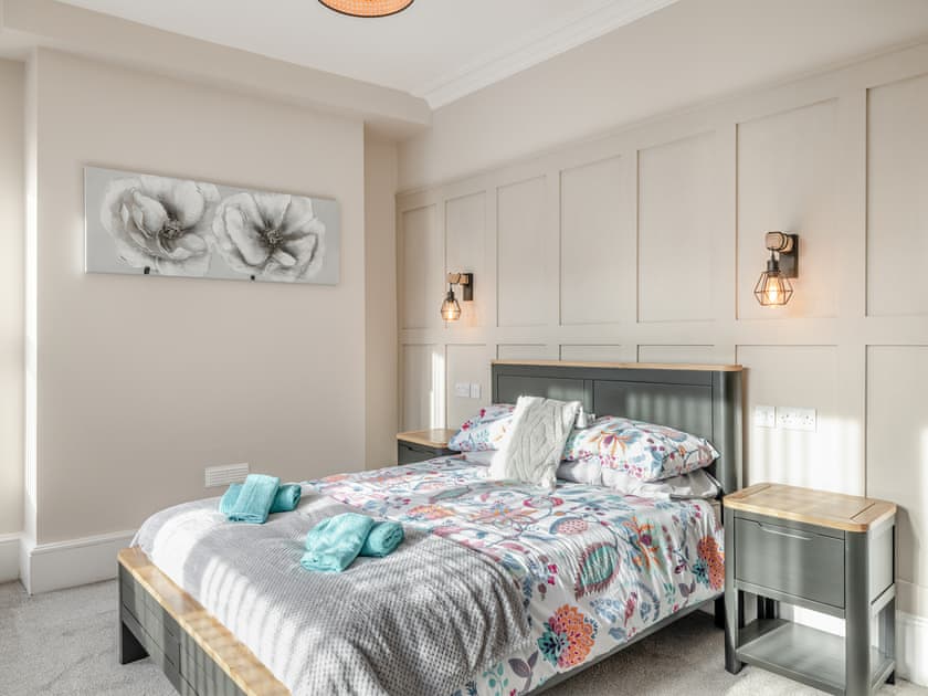 Double bedroom | Llety Clyd, Barmouth