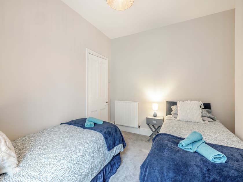 Twin bedroom | Llety Clyd, Barmouth