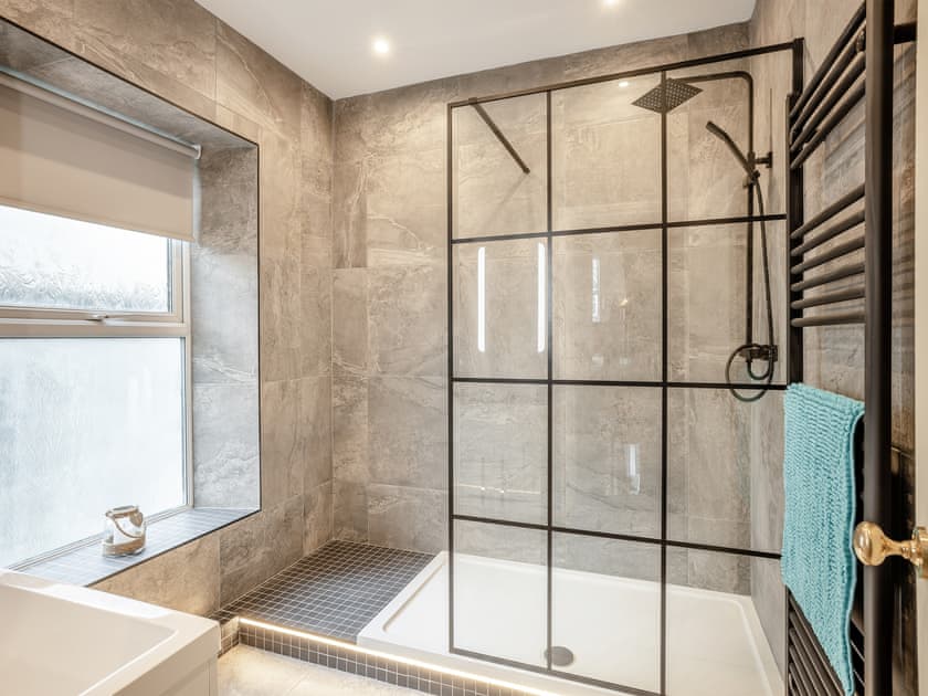 Shower room | Llety Clyd, Barmouth